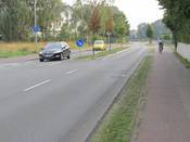 Bild 3: Der rechte Geh-/Radweg ist nicht beschildert. Das Fahren auf dem rechten Geh-/Radweg ist ab hier unzulässig. Bild 3: Der rechte Geh-/Radweg ist nicht beschildert. Das Fahren auf dem rechten Geh-/Radweg ist ab hier unzulässig.