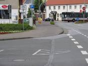 Bild 3: Alternativ darf auf der linksseitigen Nebenanlage gefahren werden Bild 3: Alternativ darf auf der linksseitigen Nebenanlage gefahren werden