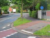 Bild 1: Der getrennte Geh- und Radweg ist mit einem Verkehrszeichen gekennzeichnet, welches für gemeinsame Geh- und Radwege vorgesehen ist. Bild 1: Der getrennte Geh- und Radweg ist mit einem Verkehrszeichen gekennzeichnet, welches für gemeinsame Geh- und Radwege vorgesehen ist.