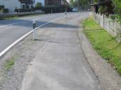 Bild 5: Der Geh-/ Radweg wurde neu asphaltiert