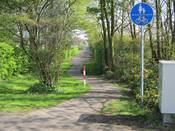 Bild 2: ... und ist vor der Einmündung nur 1,20 m schmal Bild 2: ... und ist vor der Einmündung nur 1,20 m schmal