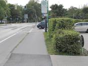 Bild 2: Um ausreichend sehen zu können, fahren die Fahrzeugführer auf die Furt.