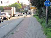Bild 1: Nordring / Marienfelder Str. FR Rheda-Wiedenbrück: Geradaus fahrende Radfahrer werden rechts neben den Rechtsabbiegern geführt Bild 1: Nordring / Marienfelder Str. FR Rheda-Wiedenbrück: Geradaus fahrende Radfahrer werden rechts neben den Rechtsabbiegern geführt