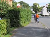 Bild 5: Der Geh-/ Radweg darf auch linksseitig befahren werden ... Bild 5: Der Geh-/ Radweg darf auch linksseitig befahren werden ...