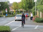 Bild 3: Die Furtmarkierungen leiten zum regelwidrigen Gehwegradeln an. Bild 3: Die Furtmarkierungen leiten zum regelwidrigen Gehwegradeln an.