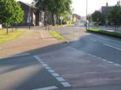 Bild 4 von Mai 2017: Der Radweg ist nun in Fahrtrichtung links freigegeben. Bild 4 von Mai 2017: Der Radweg ist nun in Fahrtrichtung links freigegeben.