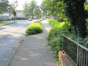 Bild 6: Der Gehweg im weiteren Verlauf ist nicht für den Radverkehr freigegeben. Bild 6: Der Gehweg im weiteren Verlauf ist nicht für den Radverkehr freigegeben.