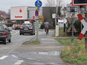 Allerdings wurde damit eine rechtsseitige Benutzungspflicht des Gehwegs geschaffen, die sich auch auf die Straße "Am Hüttenbrink" auswirkt. Allerdings wurde damit eine rechtsseitige Benutzungspflicht des Gehwegs geschaffen, die sich auch auf die Straße "Am Hüttenbrink" auswirkt.