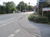 Bild 3: Auch auf der rechten Seite wird die Sicht durch sehr hohe Hecken eingeschränkt.