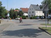 Bild 7: Zur Verdeutlichung der Vorfahrtregelung sollte ein Zeichen 205 (Vorfahrt gewähren) angebracht werden.