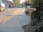 Bild 6: Im Bereich des Bahnübergangs wurde die Nebenanlage erneuert ... Bild 6: Im Bereich des Bahnübergangs wurde die Nebenanlage erneuert ...