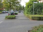 Bild 1: Der Gehweg ist nicht für den Radverkehr freigegeben. Bild 1: Der Gehweg ist nicht für den Radverkehr freigegeben.