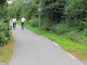 Bild 6: Das Zeichen 240 wurde gegen ein Zusatzzeichen 1022-10 ausgetauscht. Damit ist klar, dass es sich um einen zum Stadtring Sundern straßenbegeleitenden Geh-/Radweg handelt. Bild 6: Das Zeichen 240 wurde gegen ein Zusatzzeichen 1022-10 ausgetauscht. Damit ist klar, dass es sich um einen zum Stadtring Sundern straßenbegeleitenden Geh-/Radweg handelt.