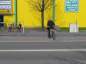 Bild 7: Radfahrer können jetzt problemlos in die Hans-Böckler-Straße einbiegen Bild 7: Radfahrer können jetzt problemlos in die Hans-Böckler-Straße einbiegen