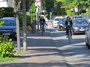 Bild 10: Der schmale Weg ist als Gehweg zu kennzeichnen. Bild 10: Der schmale Weg ist als Gehweg zu kennzeichnen.