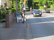 Bild 7: Gleichzeitiger Fußgänger- und Radverkehr ist nicht möglich. Bild 7: Gleichzeitiger Fußgänger- und Radverkehr ist nicht möglich.