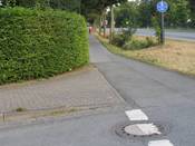 Bild 2: Fahrzeugführer müssen auf die Furt fahren, um herannahende Radfahrer zu sehen.