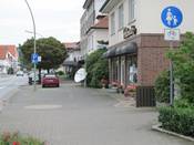 Bild 1: Der Gehweg ist für Radfahrer freigegeben ... Bild 1: Der Gehweg ist für Radfahrer freigegeben ...