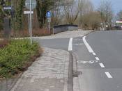 Bild 4: ... müssen Radfahrende auf die linke Seite wechseln.