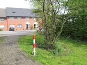 Bild 8: Hohe Anpflanzungen ... Bild 8: Hohe Anpflanzungen ...