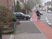 Bild 2: Von rechts kommende Radfahrer werden zu spät gesehen.