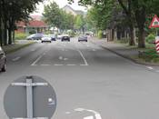 Bild 2: Auf der Fahrbahn besteht für Radfahrer keine erheblich erhöhte Gefahrenlage. Bild 2: Auf der Fahrbahn besteht für Radfahrer keine erheblich erhöhte Gefahrenlage.