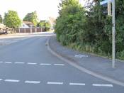 Bild 8: Auf dem Gehweg wurde ein Piktogramm "Radfahrer" markiert. Bild 8: Auf dem Gehweg wurde ein Piktogramm "Radfahrer" markiert.