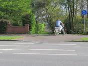 Bild 1: Der selbstständige Rad- und Gehweg mündet in die Carl-Bertelsmann-Straße ... Bild 1: Der selbstständige Rad- und Gehweg mündet in die Carl-Bertelsmann-Straße ...