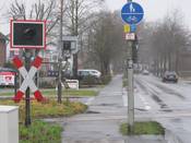 Zum Jahresende 2011 wurde das Schild leicht gedreht Zum Jahresende 2011 wurde das Schild leicht gedreht