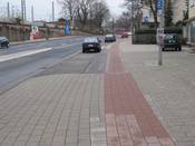 Bild 5: Die Straße wurde einschließlich der Geh- und Radwege erneuert.