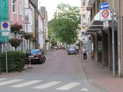 Bild 5 (Juli 2016): Das Zusatzzeichen wurde zwar angebracht, aber falsch positioniert.