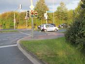 Bild 2: Sicht vom Stadtring Kattenstroth, der Radweg lässt sich nicht einsehen