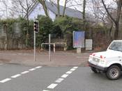 Bild 1: Der Verbindungsweg zur Ottilienstraße mündet an der Kreuzung Bild 1: Der Verbindungsweg zur Ottilienstraße mündet an der Kreuzung