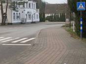 Bild 4: Hinter der Einmündung beginnt die Benutzungspflicht des linken Radweges