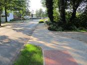 Bild 5: ... und nach ca. 30 Metern auf die Fahrbahn wechseln. Bild 5: ... und nach ca. 30 Metern auf die Fahrbahn wechseln.