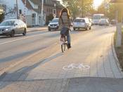 Bild 7: ... und mittels einem Piktogramm "Radfahrer" für den Radverkehr freigegeben. Bild 7: ... und mittels einem Piktogramm "Radfahrer" für den Radverkehr freigegeben.