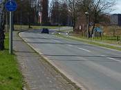 Bild 5: In Richtung Avenwedde ist der Gehweg auch linksseitig freigegeben / benutzungspflichtig Bild 5: In Richtung Avenwedde ist der Gehweg auch linksseitig freigegeben / benutzungspflichtig