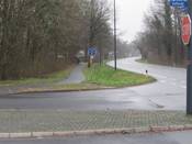 Bild 1: Der Geh- und Radweg ist auch in Gegenrichtung benutzungspflichtig Bild 1: Der Geh- und Radweg ist auch in Gegenrichtung benutzungspflichtig