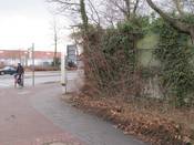 Bild 9: Radfahrer auf dem Verbindungsweg sind unsichtbar Bild 9: Radfahrer auf dem Verbindungsweg sind unsichtbar