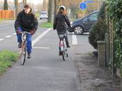 Bild 9: Glück gehabt! Der Radfahrer kam von rechts und wäre fast mit der Radfahrerin kollidiert Bild 9: Glück gehabt! Der Radfahrer kam von rechts und wäre fast mit der Radfahrerin kollidiert