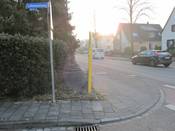 Bild 2: Auch wenn Kraftfahrer mit ihrem Fahrzeug auf der Fußgängerfurt stehen, ist die Sicht unzureichend