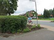 Bild 4: Die Sicht wird durch Anpflanzungen behindert