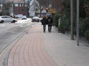 Bild 5: ... und der Gehweg ist zu schmal. Bild 5: ... und der Gehweg ist zu schmal.