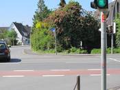 Bild 5: Ab der Verler Straße handelt es sich nun um einen reinen Gehweg Bild 5: Ab der Verler Straße handelt es sich nun um einen reinen Gehweg